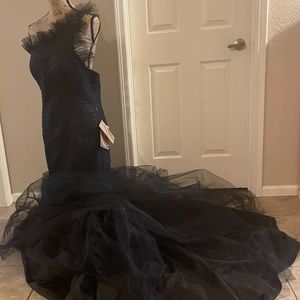 1 shoulder satin/tule overlay, long train gown. Never worn, perfect condition